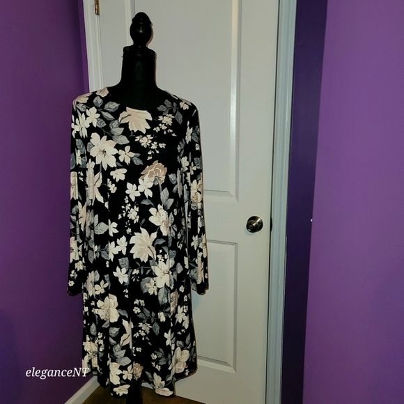 Old Navy Dresses & Skirts - Old Navy Black/Gray/Taupe Floral Swing Style L/S  Dress Sz: M NWT